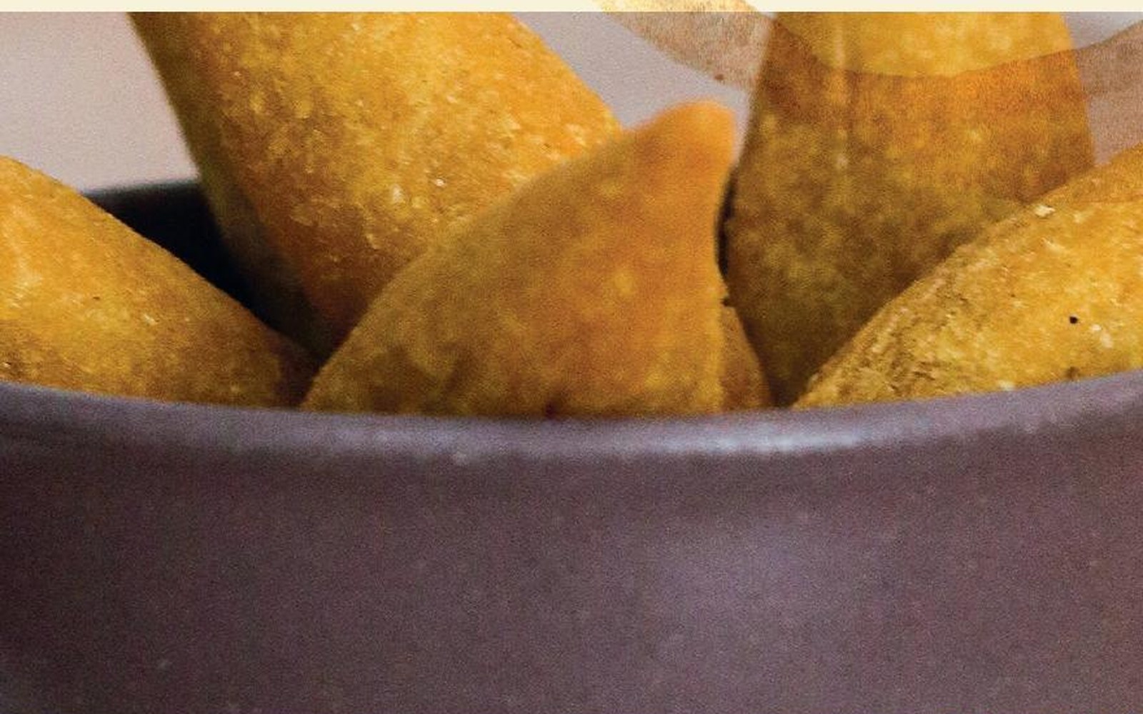 Bolinho caipira servido no Jardim do Café